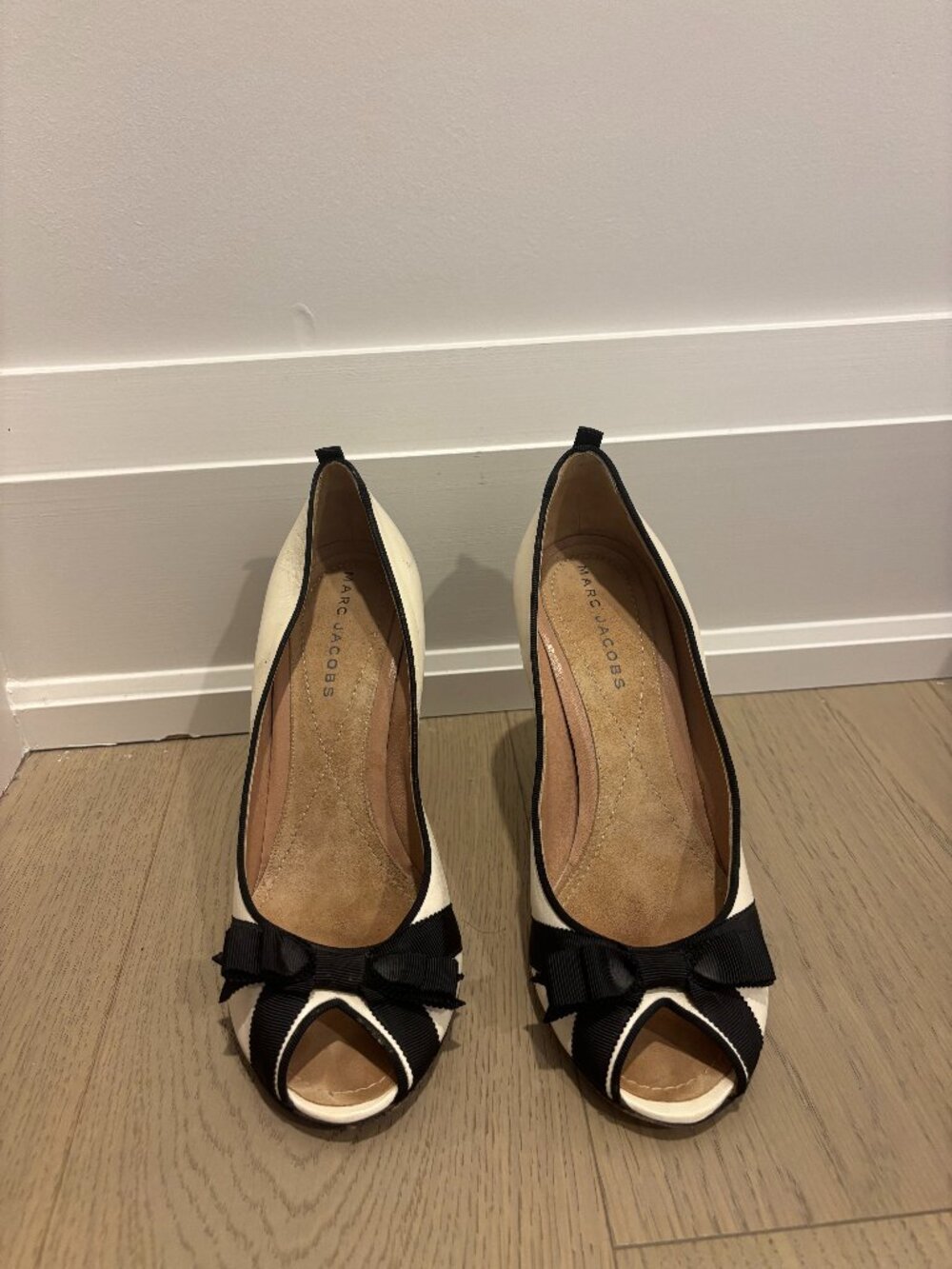 Vintage Marc Jacobs Peep-Toe Bow Pumps Cream White